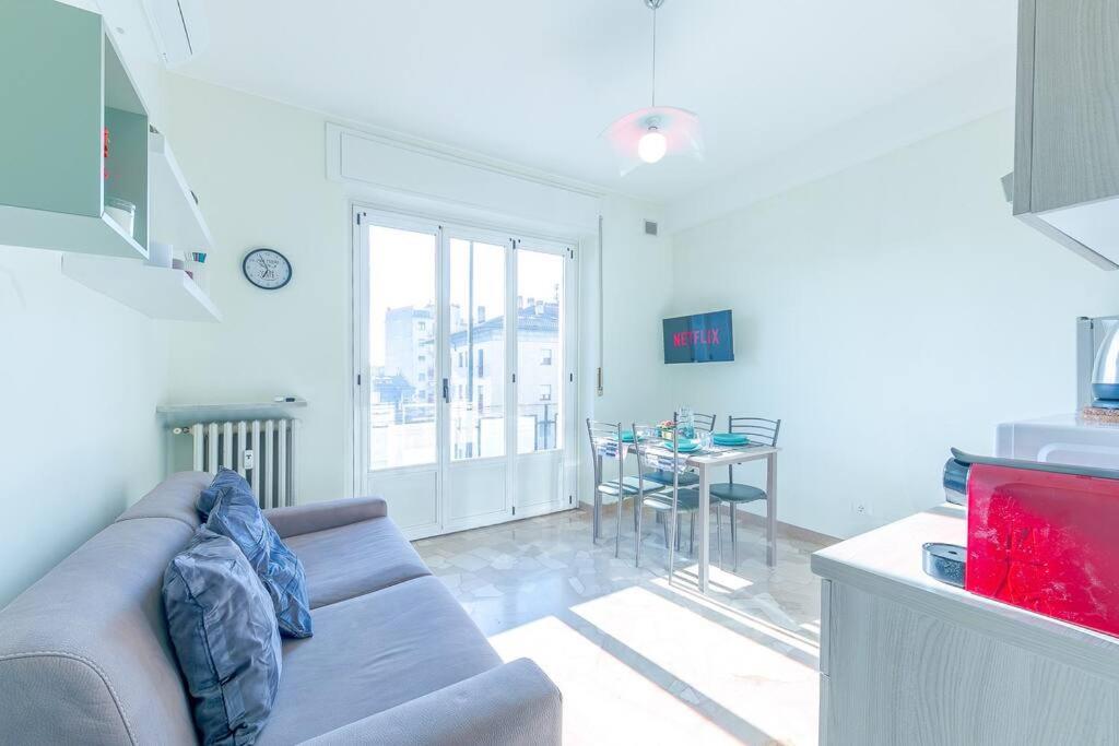 Navigli - Downtown - Duomo Spacious Two Bedroom Apartment - Close To Metro - Ac - Wi-Fi Милан Экстерьер фото