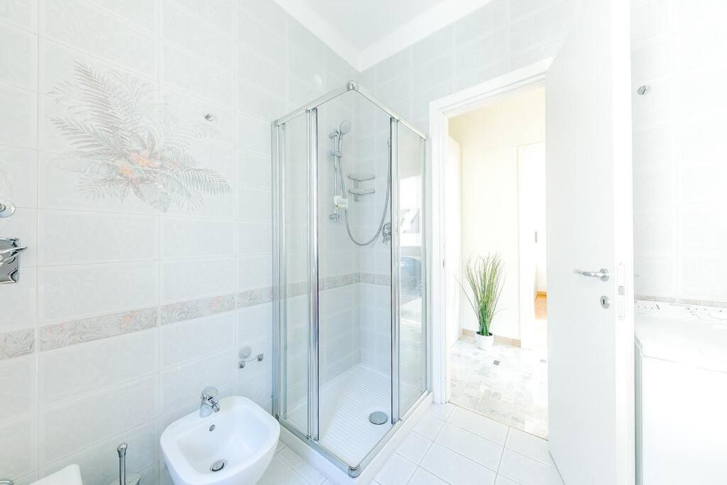 Navigli - Downtown - Duomo Spacious Two Bedroom Apartment - Close To Metro - Ac - Wi-Fi Милан Экстерьер фото